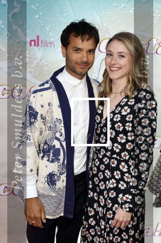 Amsterdam 20 april 2022
Premiere Costa in Tuschinski. Castleden oa , Katja Schuurman Abbey Hoes Soy Kroon Stephanie v Eer Oscar Aerts Sinan Eroglu Roeland Fernhout Tina de Bruin en Lisa Zweerman . De regisseur is Jon Karhaus en Diederik Jekel heeft het script geschreven. Mingus Dagelet met vriendin