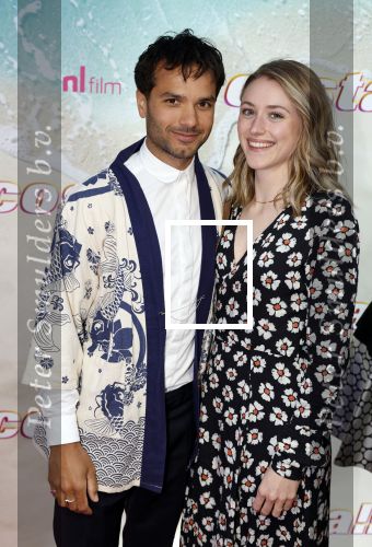 Amsterdam 20 april 2022
Premiere Costa in Tuschinski. Castleden oa , Katja Schuurman Abbey Hoes Soy Kroon Stephanie v Eer Oscar Aerts Sinan Eroglu Roeland Fernhout Tina de Bruin en Lisa Zweerman . De regisseur is Jon Karhaus en Diederik Jekel heeft het script geschreven. Mingus Dagelet met vriendin