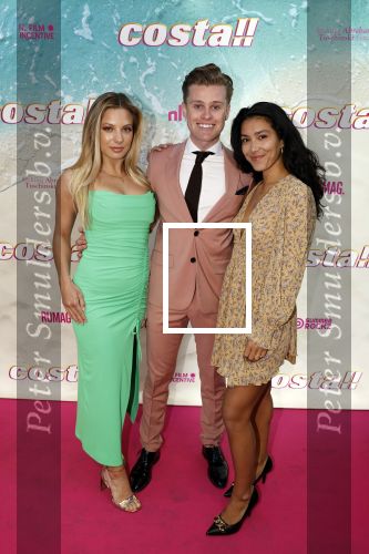 Amsterdam 20 april 2022
Premiere Costa in Tuschinski. Castleden oa , Katja Schuurman Abbey Hoes Soy Kroon Stephanie v Eer Oscar Aerts Sinan Eroglu Roeland Fernhout Tina de Bruin en Lisa Zweerman . De regisseur is Jon Karhaus en Diederik Jekel heeft het script geschreven. Moise Trustfull en Kaj Vervoort en Amber Deli