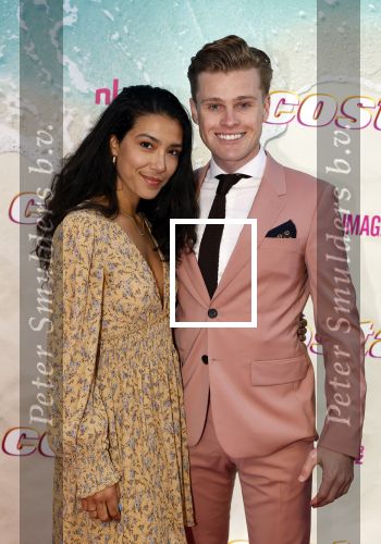 Amsterdam 20 april 2022
Premiere Costa in Tuschinski. Castleden oa , Katja Schuurman Abbey Hoes Soy Kroon Stephanie v Eer Oscar Aerts Sinan Eroglu Roeland Fernhout Tina de Bruin en Lisa Zweerman . De regisseur is Jon Karhaus en Diederik Jekel heeft het script geschreven. Moise Trustfull en Kaj Vervoort en Amber Deli