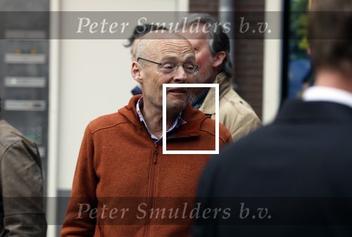 Amsterdam 13 april 2022
Premiere de openbaring in de melkweg met in de hoofdrollen Monic Hendrickx en Victor Low. Monic kwam met haar man(oranje bruine hoodie) en dochter