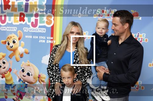 Amsterdam 1 mei 2022
Premiere 2 kleine kleutertjes bedacht door Jan Smit .
Monique Smit met partner en hun 2 zoons