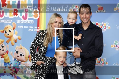 Amsterdam 1 mei 2022
Premiere 2 kleine kleutertjes bedacht door Jan Smit .
Monique Smit met partner en hun 2 zoons