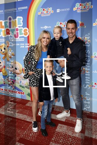 Amsterdam 1 mei 2022
Premiere 2 kleine kleutertjes bedacht door Jan Smit .
Monique Smit met partner en hun 2 zoons