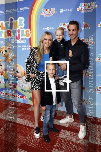 Amsterdam 1 mei 2022
Premiere 2 kleine kleutertjes bedacht door Jan Smit .
Monique Smit met partner en hun 2 zoons