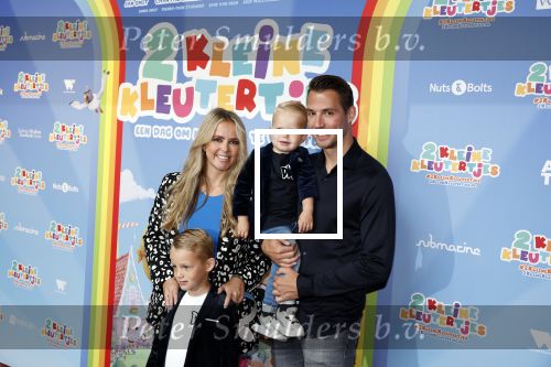 Amsterdam 1 mei 2022
Premiere 2 kleine kleutertjes bedacht door Jan Smit .
Monique Smit met partner en hun 2 zoons