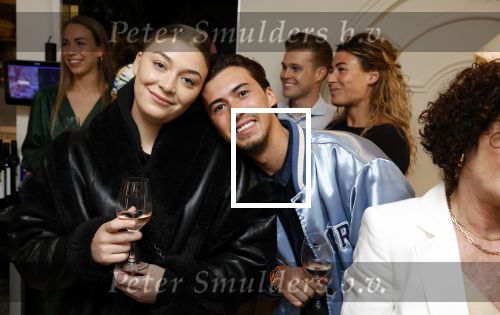 Amsterdam 29 april 2022
Opening Restaurant Poppys van Moise Trustfull Carola Kirschbaum en Britt Scholte in de amsterdamse pijp. Nino Wilkes met een vriendin