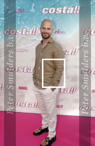 Amsterdam 20 april 2022
Premiere Costa in Tuschinski. Castleden oa , Katja Schuurman Abbey Hoes Soy Kroon Stephanie v Eer Oscar Aerts Sinan Eroglu Roeland Fernhout Tina de Bruin en Lisa Zweerman . De regisseur is Jon Karhaus en Diederik Jekel heeft het script geschreven. Oscar Aerts kwam met zijn zwangere vrouw