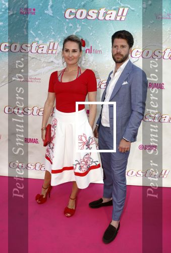 Amsterdam 20 april 2022
Premiere Costa in Tuschinski. Castleden oa , Katja Schuurman Abbey Hoes Soy Kroon Stephanie v Eer Oscar Aerts Sinan Eroglu Roeland Fernhout Tina de Bruin en Lisa Zweerman . De regisseur is Jon Karhaus en Diederik Jekel heeft het script geschreven.