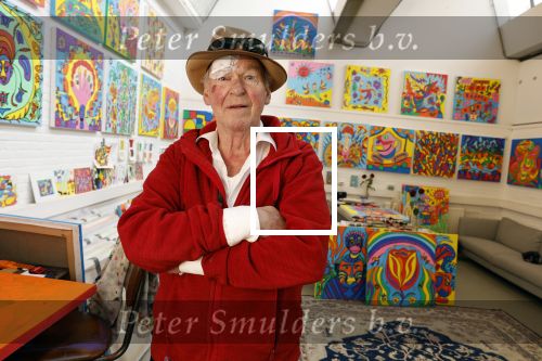 Amsterdam 1 mei 2022
Peter Faber na ongeluk in zijn atelier aan het werk.