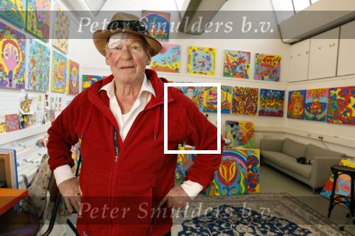 Amsterdam 1 mei 2022
Peter Faber na ongeluk in zijn atelier aan het werk.