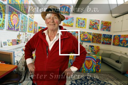 Amsterdam 1 mei 2022
Peter Faber na ongeluk in zijn atelier aan het werk.