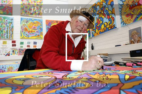 Amsterdam 1 mei 2022
Peter Faber na ongeluk in zijn atelier aan het werk.