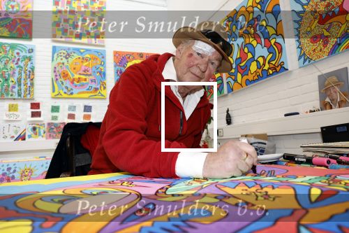 Amsterdam 1 mei 2022
Peter Faber na ongeluk in zijn atelier aan het werk.