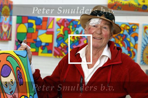 Amsterdam 1 mei 2022
Peter Faber na ongeluk in zijn atelier aan het werk.
