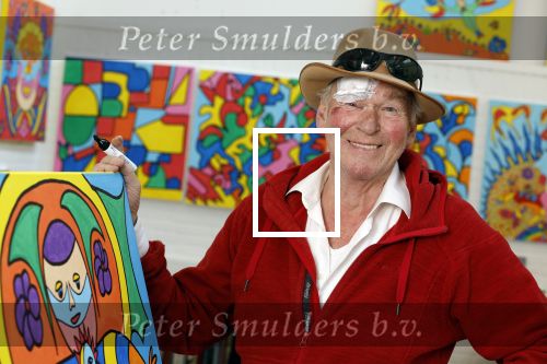 Amsterdam 1 mei 2022
Peter Faber na ongeluk in zijn atelier aan het werk.