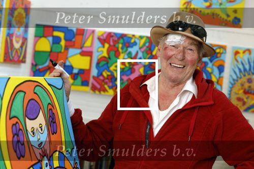 Amsterdam 1 mei 2022
Peter Faber na ongeluk in zijn atelier aan het werk.