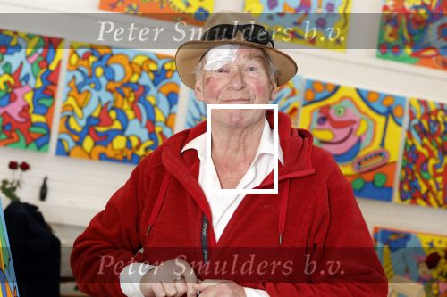 Amsterdam 1 mei 2022
Peter Faber na ongeluk in zijn atelier aan het werk.