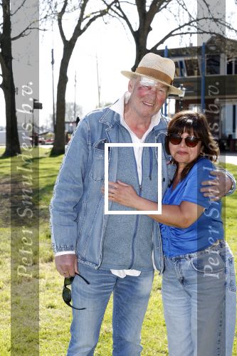 Enkhuizen 2 mei 2022
Peter Faber met zijn engelse vrouw Rosanna . Peter opent binnekort een expositie in Enkhuizen