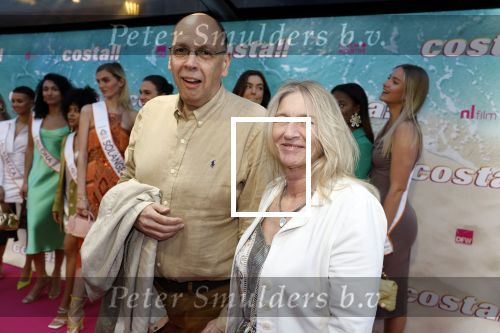 Amsterdam 20 april 2022
Premiere Costa in Tuschinski. Castleden oa , Katja Schuurman Abbey Hoes Soy Kroon Stephanie v Eer Oscar Aerts Sinan Eroglu Roeland Fernhout Tina de Bruin en Lisa Zweerman . De regisseur is Jon Karhaus en Diederik Jekel heeft het script geschreven.