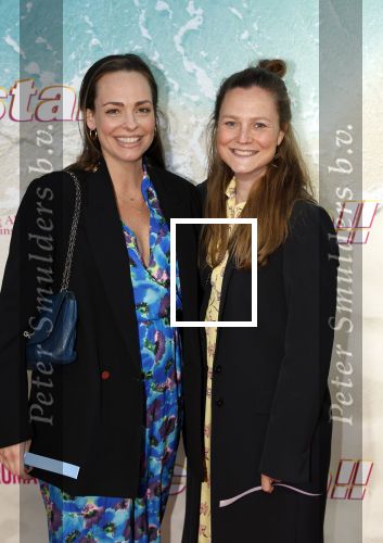 Amsterdam 20 april 2022
Premiere Costa in Tuschinski. Castleden oa , Katja Schuurman Abbey Hoes Soy Kroon Stephanie v Eer Oscar Aerts Sinan Eroglu Roeland Fernhout Tina de Bruin en Lisa Zweerman . De regisseur is Jon Karhaus en Diederik Jekel heeft het script geschreven.