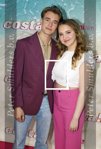Amsterdam 20 april 2022
Premiere Costa in Tuschinski. Castleden oa , Katja Schuurman Abbey Hoes Soy Kroon Stephanie v Eer Oscar Aerts Sinan Eroglu Roeland Fernhout Tina de Bruin en Lisa Zweerman . De regisseur is Jon Karhaus en Diederik Jekel heeft het script geschreven.