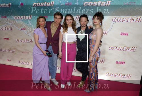 Amsterdam 20 april 2022
Premiere Costa in Tuschinski. Castleden oa , Katja Schuurman Abbey Hoes Soy Kroon Stephanie v Eer Oscar Aerts Sinan Eroglu Roeland Fernhout Tina de Bruin en Lisa Zweerman . De regisseur is Jon Karhaus en Diederik Jekel heeft het script geschreven.