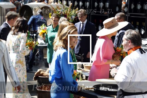 Maastricht 27 april 2022
Koningsdag wordt dit jaar in Maastricht gevierd . Aanwezig Koning Willem Alexander Koningin Maxima Prinses Amalia Prinses Alexia Prinses Ariane Prins Constantijn Prinses Laurentien Prins Maurits Prinses Marilene Prins Bernhard Prinses Annette Prins Floris Prinses Aimee Prins Pieter Christiaan en Prinses Annette.