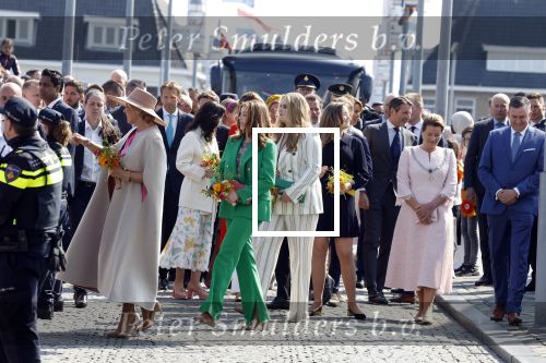 Maastricht 27 april 2022
Koningsdag wordt dit jaar in Maastricht gevierd . Aanwezig Koning Willem Alexander Koningin Maxima Prinses Amalia Prinses Alexia Prinses Ariane Prins Constantijn Prinses Laurentien Prins Maurits Prinses Marilene Prins Bernhard Prinses Annette Prins Floris Prinses Aimee Prins Pieter Christiaan en Prinses Annette.