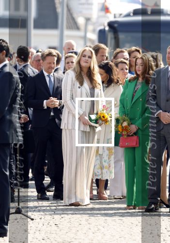 Maastricht 27 april 2022
Koningsdag wordt dit jaar in Maastricht gevierd . Aanwezig Koning Willem Alexander Koningin Maxima Prinses Amalia Prinses Alexia Prinses Ariane Prins Constantijn Prinses Laurentien Prins Maurits Prinses Marilene Prins Bernhard Prinses Annette Prins Floris Prinses Aimee Prins Pieter Christiaan en Prinses Annette.