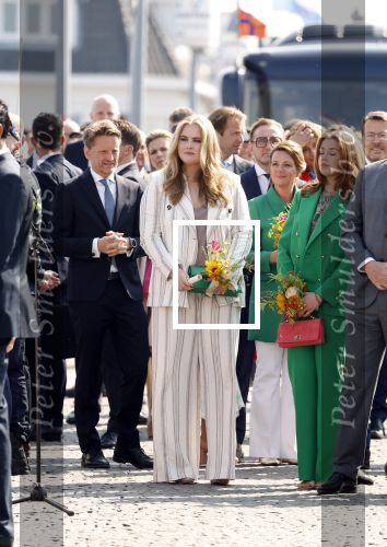Maastricht 27 april 2022
Koningsdag wordt dit jaar in Maastricht gevierd . Aanwezig Koning Willem Alexander Koningin Maxima Prinses Amalia Prinses Alexia Prinses Ariane Prins Constantijn Prinses Laurentien Prins Maurits Prinses Marilene Prins Bernhard Prinses Annette Prins Floris Prinses Aimee Prins Pieter Christiaan en Prinses Annette.