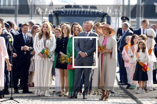 Maastricht 27 april 2022
Koningsdag wordt dit jaar in Maastricht gevierd . Aanwezig Koning Willem Alexander Koningin Maxima Prinses Amalia Prinses Alexia Prinses Ariane Prins Constantijn Prinses Laurentien Prins Maurits Prinses Marilene Prins Bernhard Prinses Annette Prins Floris Prinses Aimee Prins Pieter Christiaan en Prinses Annette.