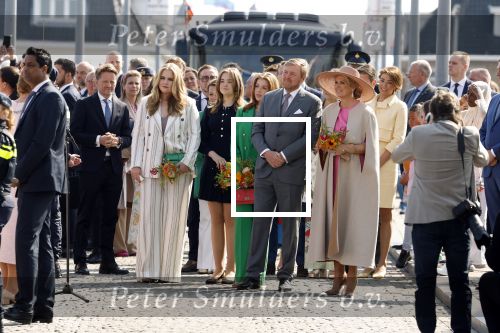 Maastricht 27 april 2022
Koningsdag wordt dit jaar in Maastricht gevierd . Aanwezig Koning Willem Alexander Koningin Maxima Prinses Amalia Prinses Alexia Prinses Ariane Prins Constantijn Prinses Laurentien Prins Maurits Prinses Marilene Prins Bernhard Prinses Annette Prins Floris Prinses Aimee Prins Pieter Christiaan en Prinses Annette.