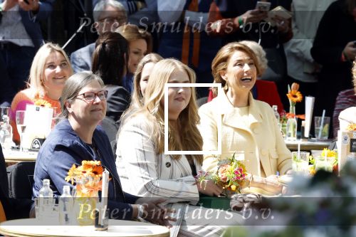 Maastricht 27 april 2022
Koningsdag wordt dit jaar in Maastricht gevierd . Aanwezig Koning Willem Alexander Koningin Maxima Prinses Amalia Prinses Alexia Prinses Ariane Prins Constantijn Prinses Laurentien Prins Maurits Prinses Marilene Prins Bernhard Prinses Annette Prins Floris Prinses Aimee Prins Pieter Christiaan en Prinses Annette.