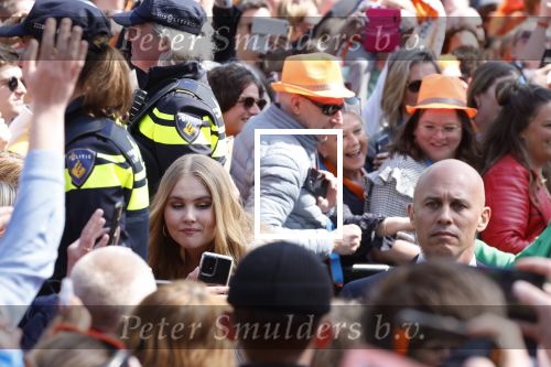 Maastricht 27 april 2022
Koningsdag wordt dit jaar in Maastricht gevierd . Aanwezig Koning Willem Alexander Koningin Maxima Prinses Amalia Prinses Alexia Prinses Ariane Prins Constantijn Prinses Laurentien Prins Maurits Prinses Marilene Prins Bernhard Prinses Annette Prins Floris Prinses Aimee Prins Pieter Christiaan en Prinses Annette.