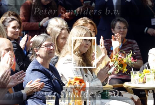 Maastricht 27 april 2022
Koningsdag wordt dit jaar in Maastricht gevierd . Aanwezig Koning Willem Alexander Koningin Maxima Prinses Amalia Prinses Alexia Prinses Ariane Prins Constantijn Prinses Laurentien Prins Maurits Prinses Marilene Prins Bernhard Prinses Annette Prins Floris Prinses Aimee Prins Pieter Christiaan en Prinses Annette.