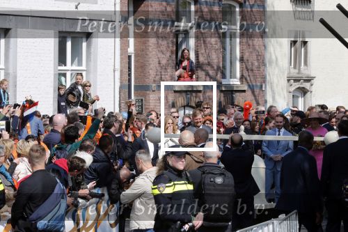 Maastricht 27 april 2022
Koningsdag wordt dit jaar in Maastricht gevierd . Aanwezig Koning Willem Alexander Koningin Maxima Prinses Amalia Prinses Alexia Prinses Ariane Prins Constantijn Prinses Laurentien Prins Maurits Prinses Marilene Prins Bernhard Prinses Annette Prins Floris Prinses Aimee Prins Pieter Christiaan en Prinses Annette.