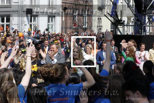 Maastricht 27 april 2022
Koningsdag wordt dit jaar in Maastricht gevierd . Aanwezig Koning Willem Alexander Koningin Maxima Prinses Amalia Prinses Alexia Prinses Ariane Prins Constantijn Prinses Laurentien Prins Maurits Prinses Marilene Prins Bernhard Prinses Annette Prins Floris Prinses Aimee Prins Pieter Christiaan en Prinses Annette.