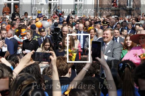Maastricht 27 april 2022
Koningsdag wordt dit jaar in Maastricht gevierd . Aanwezig Koning Willem Alexander Koningin Maxima Prinses Amalia Prinses Alexia Prinses Ariane Prins Constantijn Prinses Laurentien Prins Maurits Prinses Marilene Prins Bernhard Prinses Annette Prins Floris Prinses Aimee Prins Pieter Christiaan en Prinses Annette.