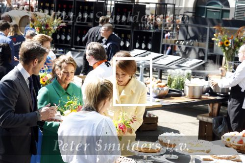 Maastricht 27 april 2022
Koningsdag wordt dit jaar in Maastricht gevierd . Aanwezig Koning Willem Alexander Koningin Maxima Prinses Amalia Prinses Alexia Prinses Ariane Prins Constantijn Prinses Laurentien Prins Maurits Prinses Marilene Prins Bernhard Prinses Annette Prins Floris Prinses Aimee Prins Pieter Christiaan en Prinses Annette.