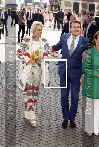 Maastricht 27 april 2022
Koningsdag wordt dit jaar in Maastricht gevierd . Aanwezig Koning Willem Alexander Koningin Maxima Prinses Amalia Prinses Alexia Prinses Ariane Prins Constantijn Prinses Laurentien Prins Maurits Prinses Marilene Prins Bernhard Prinses Annette Prins Floris Prinses Aimee Prins Pieter Christiaan en Prinses Annette.