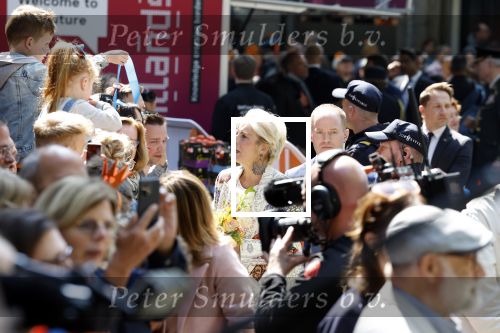 Maastricht 27 april 2022
Koningsdag wordt dit jaar in Maastricht gevierd . Aanwezig Koning Willem Alexander Koningin Maxima Prinses Amalia Prinses Alexia Prinses Ariane Prins Constantijn Prinses Laurentien Prins Maurits Prinses Marilene Prins Bernhard Prinses Annette Prins Floris Prinses Aimee Prins Pieter Christiaan en Prinses Annette.