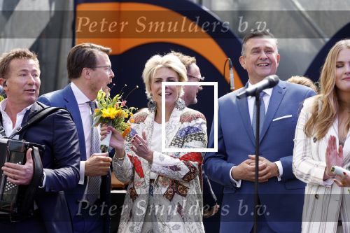 Maastricht 27 april 2022
Koningsdag wordt dit jaar in Maastricht gevierd . Aanwezig Koning Willem Alexander Koningin Maxima Prinses Amalia Prinses Alexia Prinses Ariane Prins Constantijn Prinses Laurentien Prins Maurits Prinses Marilene Prins Bernhard Prinses Annette Prins Floris Prinses Aimee Prins Pieter Christiaan en Prinses Annette.
