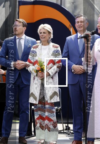 Maastricht 27 april 2022
Koningsdag wordt dit jaar in Maastricht gevierd . Aanwezig Koning Willem Alexander Koningin Maxima Prinses Amalia Prinses Alexia Prinses Ariane Prins Constantijn Prinses Laurentien Prins Maurits Prinses Marilene Prins Bernhard Prinses Annette Prins Floris Prinses Aimee Prins Pieter Christiaan en Prinses Annette.