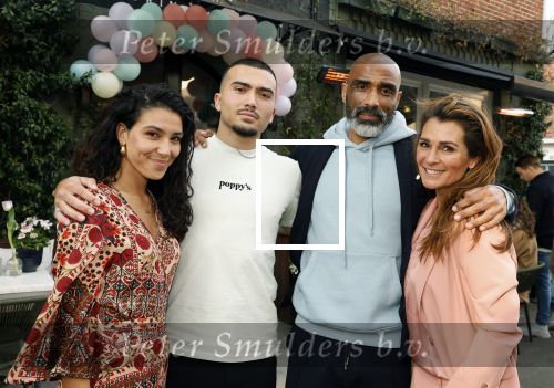 Amsterdam 29 april 2022
Opening Restaurant Poppys van Moise Trustfull Carola Kirschbaum en Britt Scholte in de amsterdamse pijp. Moise en haar broer Kayne en vader Orlando Trustfull en moeder Quinty