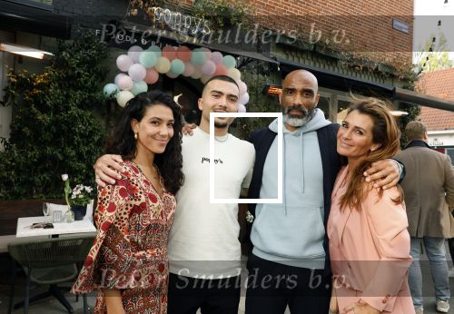 Amsterdam 29 april 2022
Opening Restaurant Poppys van Moise Trustfull Carola Kirschbaum en Britt Scholte in de amsterdamse pijp. Moise en haar broer Kayne en vader Orlando Trustfull en moeder Quinty