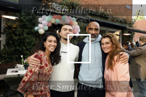 Amsterdam 29 april 2022
Opening Restaurant Poppys van Moise Trustfull Carola Kirschbaum en Britt Scholte in de amsterdamse pijp. Moise en haar broer Kayne en vader Orlando Trustfull en moeder Quinty