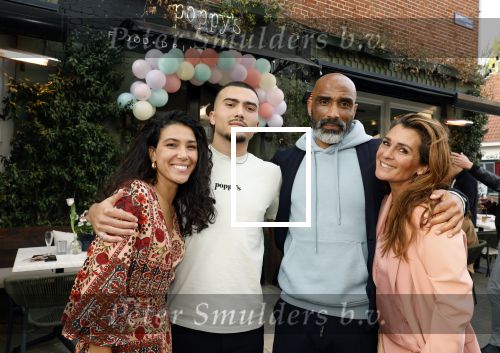 Amsterdam 29 april 2022
Opening Restaurant Poppys van Moise Trustfull Carola Kirschbaum en Britt Scholte in de amsterdamse pijp. Moise en haar broer Kayne en vader Orlando Trustfull en moeder Quinty
