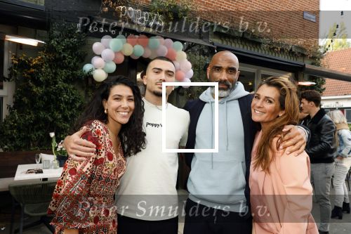 Amsterdam 29 april 2022
Opening Restaurant Poppys van Moise Trustfull Carola Kirschbaum en Britt Scholte in de amsterdamse pijp. Moise en haar broer Kayne en vader Orlando Trustfull en moeder Quinty