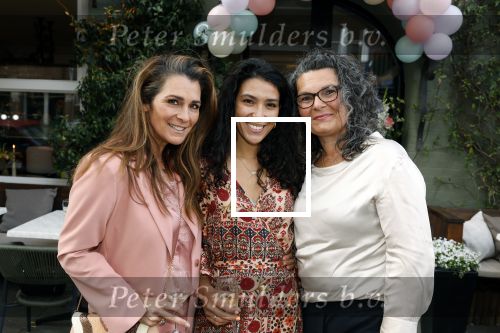 Amsterdam 29 april 2022
Opening Restaurant Poppys van Moise Trustfull Carola Kirschbaum en Britt Scholte in de amsterdamse pijp. Moise en Quinty Trustfull